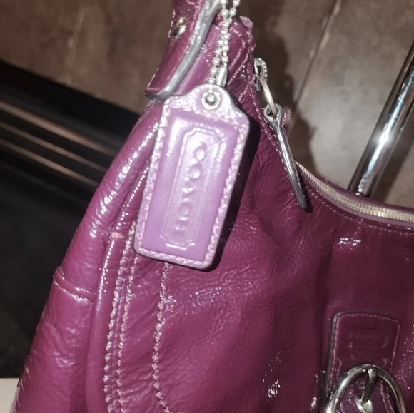 Coach hobo Soho Patent Leather purse Purple Eggplant Flap Zip Buckle Y2k - Picture 4 of 5
